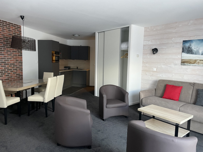 _lv_images__lot_0000000121_01_320179