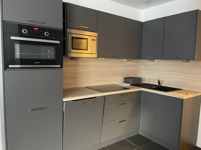 _lv_images__lot_0000000121_06_320184