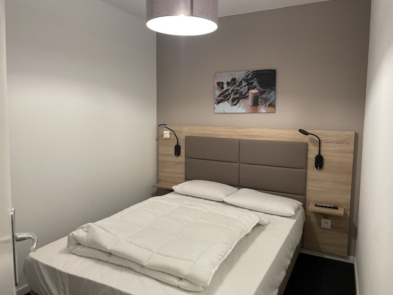 _lv_images__lot_0000000121_07_317744