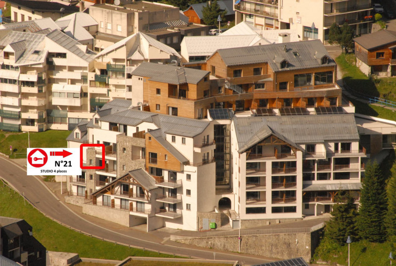 _lv_images__lot_0000000122_04_318056