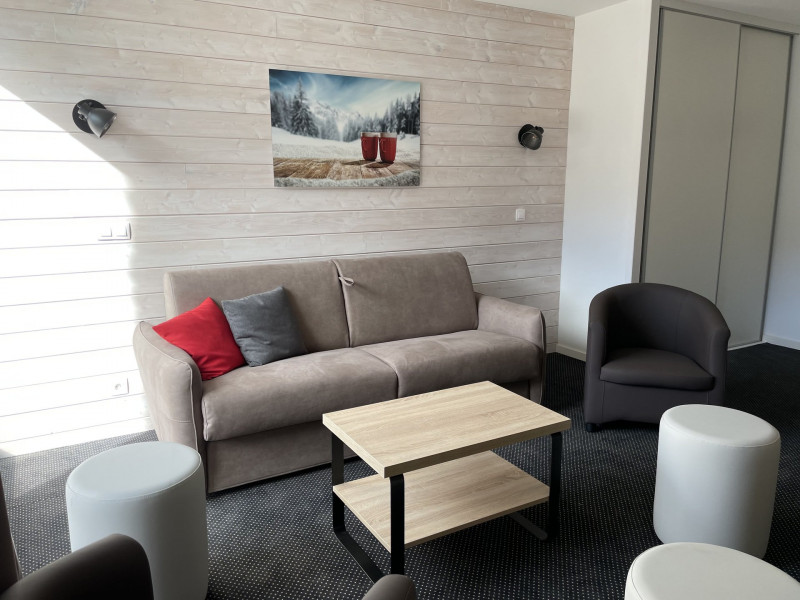 _lv_images__lot_0000000135_03_339868