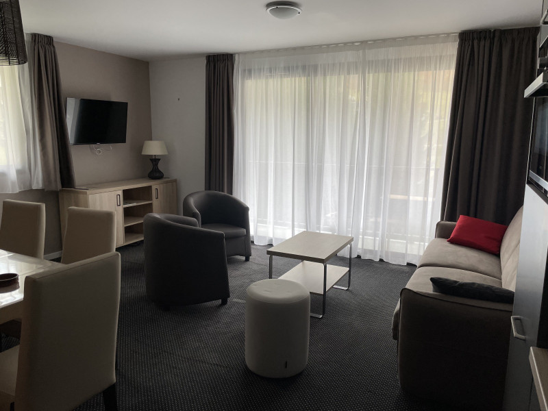 _lv_images__lot_0000000143_03_320193