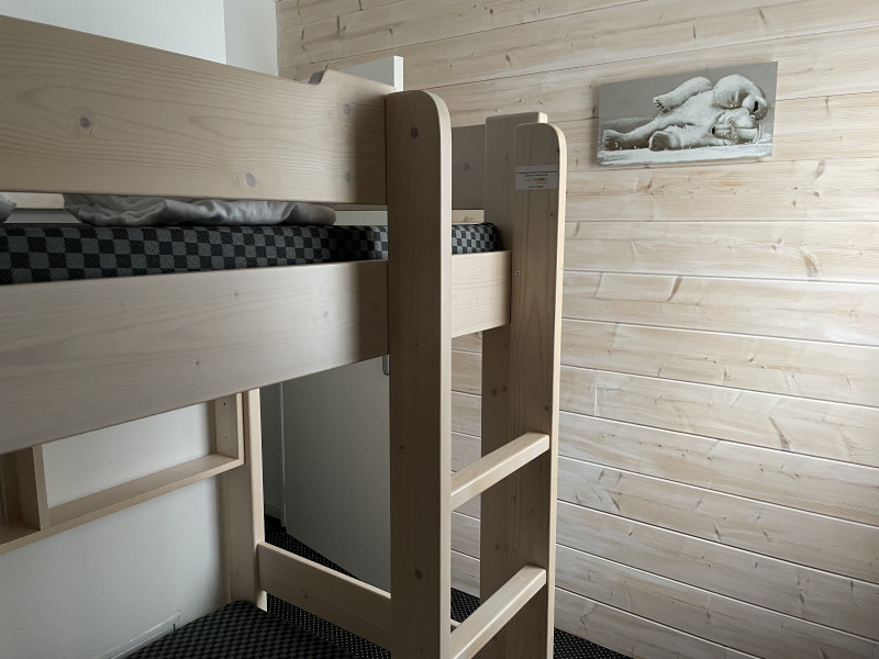 _lv_images__lot_0000000143_09_466816