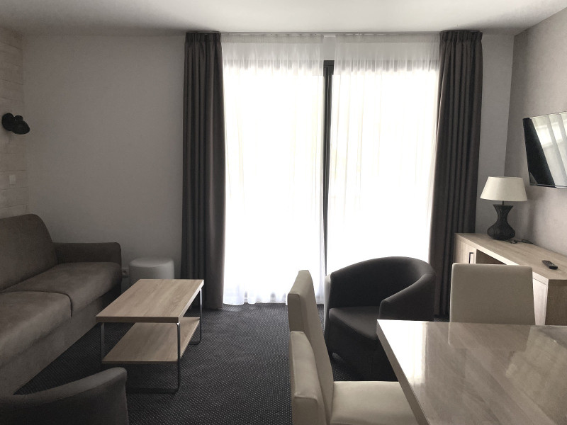 _lv_images__lot_0000000153_03_342799