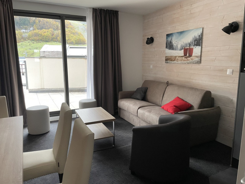 _lv_images__lot_0000000155_02_343080