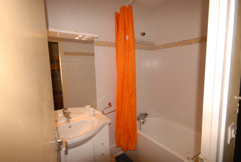 _lv_images__lot_0000000243_05_289927