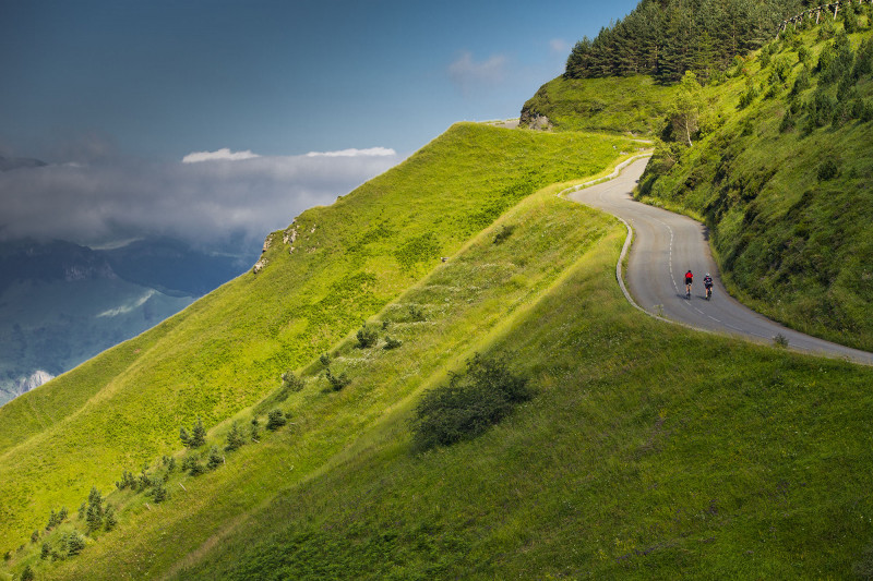 cyclotouristes-au-col-d-aubisque-002-cdt64-ziklo-109272