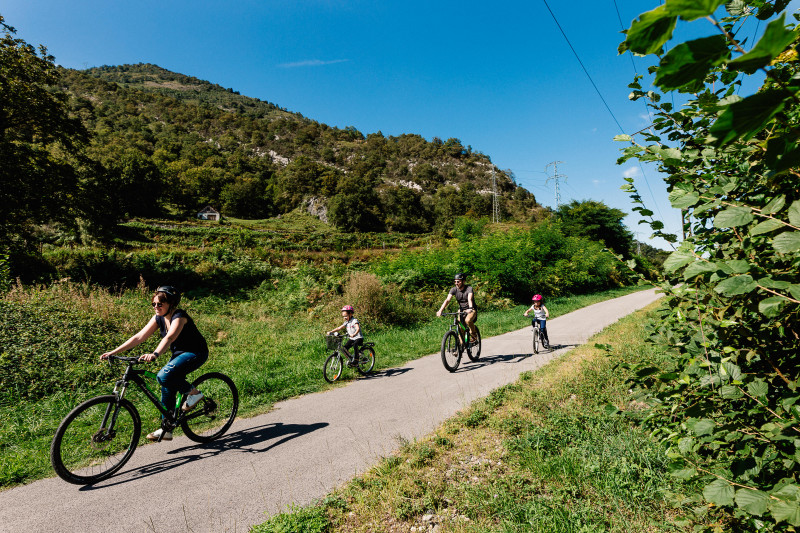 voie-verte-velo-famille6-sylvain-garderes-538083 voie-verte-velo-famille6-sylvain-garderes-538083